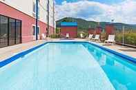 Swimming Pool Mountain Inn & Suites