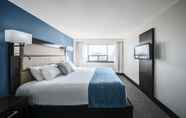 Kamar Tidur 4 Ottawa Embassy Hotel & Suites