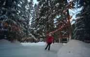 Exterior 5 Lake Louise Inn