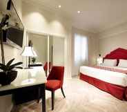 Bedroom 2 Hotel Eurostars Regina