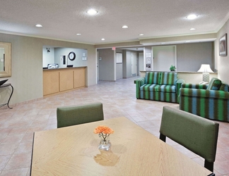 Lobby 2 La Quinta Inn & Suites by Wyndham Mansfield OH