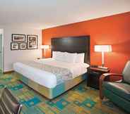 Bedroom 7 La Quinta Inn & Suites by Wyndham Mansfield OH