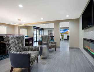 Lobby 2 La Quinta Inn & Suites by Wyndham Roanoke Salem