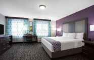 Bedroom 7 La Quinta Inn & Suites by Wyndham Roanoke Salem