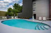 Swimming Pool La Quinta Inn & Suites by Wyndham Roanoke Salem