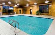 Swimming Pool 2 Super 8 by Wyndham Antigo