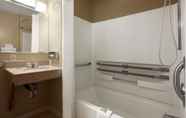 In-room Bathroom 5 Super 8 by Wyndham Pulaski