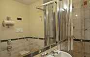 In-room Bathroom 3 Hotel Plaza Pescara