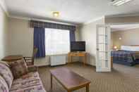 Common Space Travelodge by Wyndham Timmins