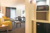 Ruang Umum La Quinta Inn & Suites by Wyndham Oklahoma City Norman