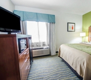 Bedroom 2 Comfort Inn Shepherdsville - Louisville South