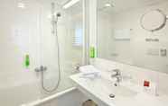 In-room Bathroom 5 Austria Trend Hotel beim Theresianum