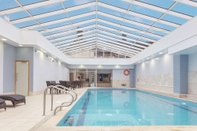 Swimming Pool DoubleTree by Hilton Oxford Belfry