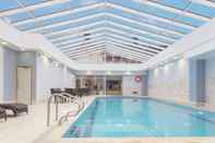 Swimming Pool DoubleTree by Hilton Oxford Belfry