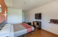 Bedroom 2 Motel 6 Bedford, TX - Fort Worth
