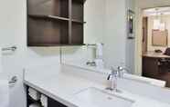 In-room Bathroom 2 Sonesta Simply Suites Phoenix Glendale