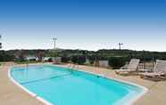 Swimming Pool 2 Comfort Inn Poplar Bluff North