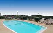 Swimming Pool 2 Comfort Inn Poplar Bluff North