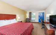 Bedroom 6 Days Inn by Wyndham Reidsville