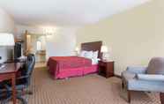 Bedroom 7 Days Inn by Wyndham Reidsville