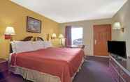 ห้องนอน 6 Travelodge by Wyndham Forest Park Atlanta South