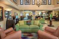 Lobi DoubleTree by Hilton Portland - Beaverton