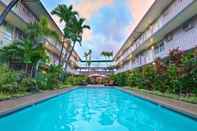Swimming Pool Pacific Marina Inn Airport Hotel