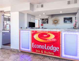 Sảnh chờ 2 Econo Lodge Inn & Suites