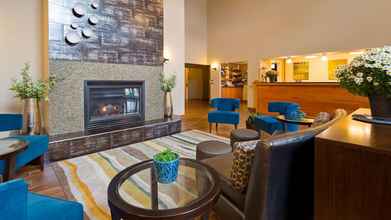 Lobi 4 Best Western Plus Menomonie Inn & Suites