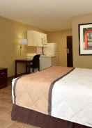 BEDROOM Extended Stay America Suites Oakland Emeryville