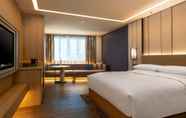 Bedroom 2 Renaissance Shenzhen Luohu Hotel