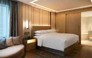 Bedroom 4 Renaissance Shenzhen Luohu Hotel