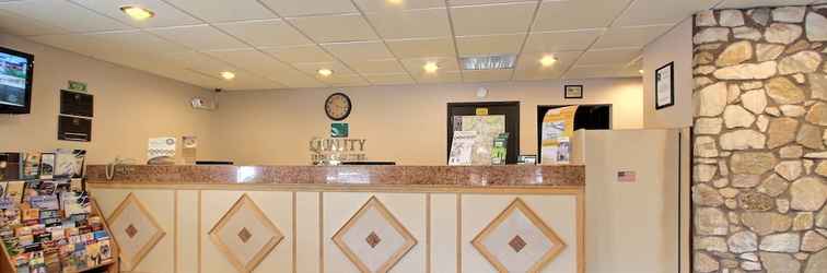 Lobby Quality Inn & Suites Millville - Vineland