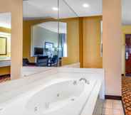 Hồ bơi 7 Quality Inn & Suites Montgomery East Carmichael Rd