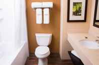 In-room Bathroom Extended Stay America Suites Chesapeake Churchland Blvd