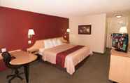 Bedroom 4 Red Roof Inn & Suites Pensacola East - Milton
