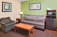 Common Space Quality Inn Bolingbrook I-55