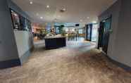 Lobi 5 Village Hotel Manchester Bury