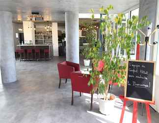 Lobby 2 greet Hotel Bordeaux Aeroport