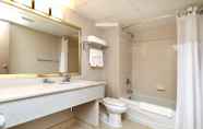 Phòng tắm bên trong 2 Best Western Halton Hills