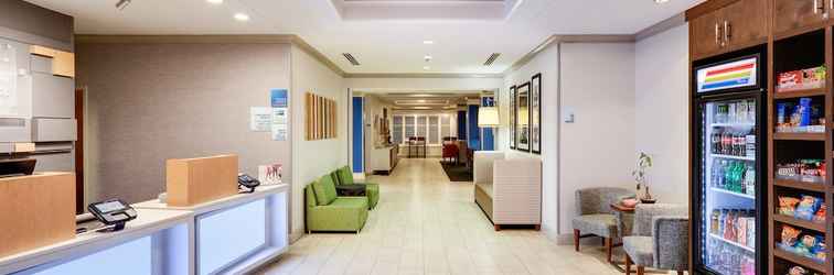 Lobi Holiday Inn Express & Suites Dublin, an IHG Hotel