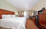 Bedroom 4 Hampton Inn Waynesboro/Stuarts Draft