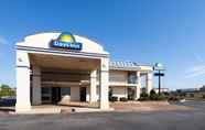 Bangunan 4 Days Inn by Wyndham Oklahoma City West