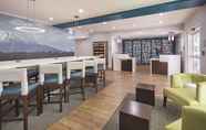Lobby 3 La Quinta Inn & Suites by Wyndham Central Point - Medford
