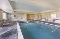 Swimming Pool La Quinta Inn & Suites by Wyndham Central Point - Medford