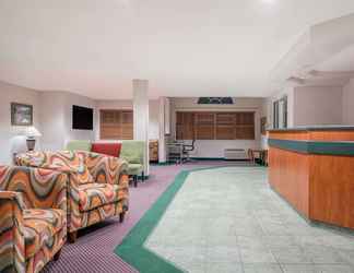 ล็อบบี้ 2 Microtel Inn & Suites by Wyndham New Ulm