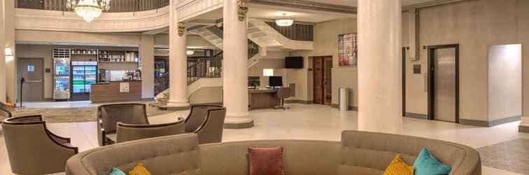 Lobby DoubleTree by Hilton Utica