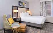 Bedroom 6 DoubleTree by Hilton Utica