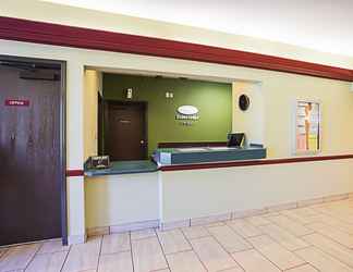 Lobby 2 Econo Lodge Inn & Suites