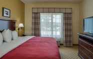 ห้องนอน 3 Country Inn & Suites by Radisson, Charleston South, WV